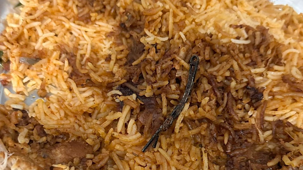 Safety Pin Found in Biryani: బాబోయ్, మణికొండ మెహ్‌ఫిల్ రెస్టారెంట్‌లో కస్టమర్ ఆర్డర్ చేసిన బిర్యానీలో సేఫ్టీ పిన్‌, అధికారులకు ఫిర్యాదు