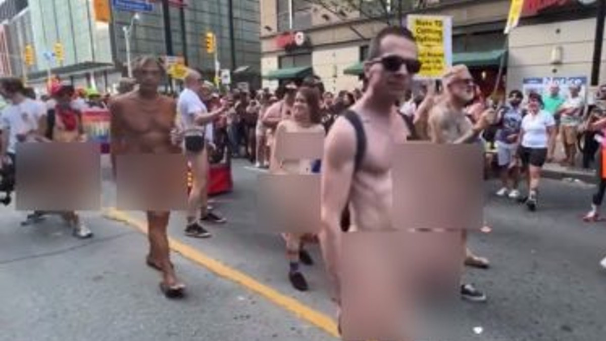 Toronto Pride Parade 2024: వీడియో ఇదిగో, రోడ్లపై పురుషులతో పాటు మహిళలు కూడా నగ్నంగా ప్రదర్శన, టొరంటో ప్రైడ్ పరేడ్ 2024పై మండిపడుతున్న నెటిజన్లు