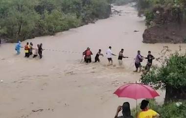 SDRF Rescued 10 People: వీడియో ఇదిగో, ఉప్పొంగిన నది మధ్యలో చిక్కుకున్న 10 మంది యాత్రికులు, తాళ్ల సాయంతో వారిని రక్షించిన SDRF