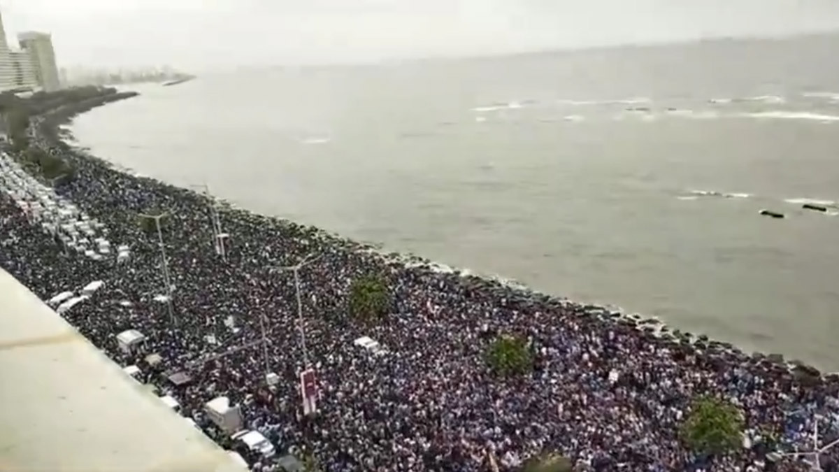 Team India Victory Parade: వీడియో ఇదిగో, ముంబై మెరైన్ డ్రైవ్ వద్ద పోటెత్తిన జన సముద్రం, టీమిండియాకు గ్రాండ్ వెల్ కం చెప్పిన అభిమానులు