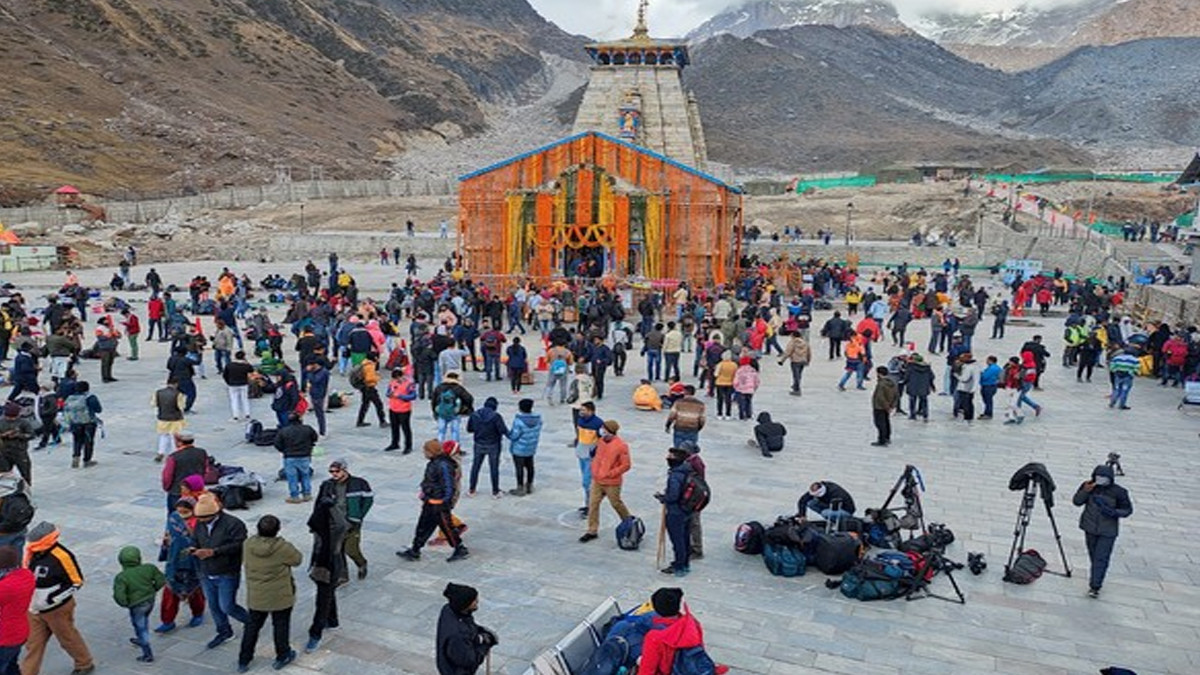 Chardham Yatra Temporarily Suspended: చార్ ధామ్ యాత్ర తాత్కాలికంగా వాయిదా, భారీ వ‌ర్షాల నేప‌థ్యంలో భ‌క్తుల‌కు యాత్ర నిర్వాహ‌కులు, వాతావ‌ర‌ణ‌శాఖ సూచ‌న‌లు
