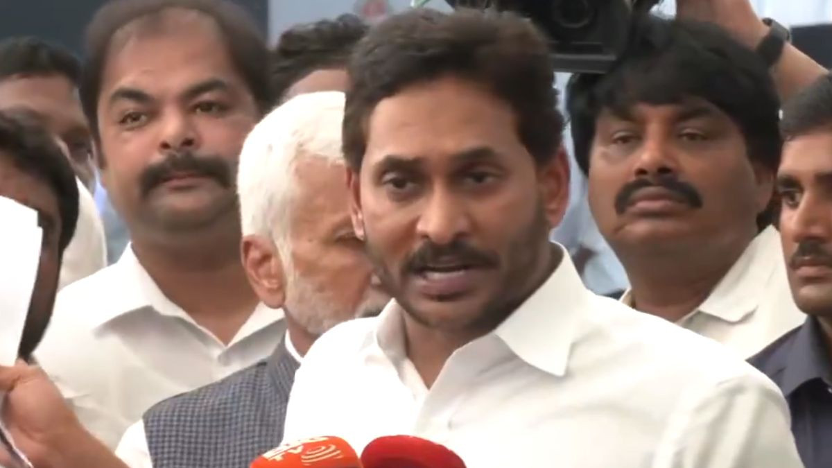 YSRCP Protest in Delhi: వీడియో ఇదిగో, 45 రోజుల్లోనే 30కిపైగా హత్యలు, రాష్ట్రంలో లోకేష్ రెడ్ బుక్ రాజ్యాంగం, ఢిల్లీ జంతర్‌ మంతర్‌ వేదికగా మండిపడిన జగన్