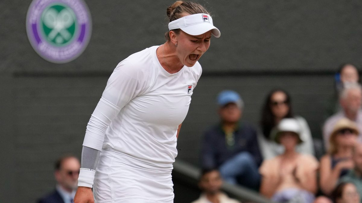 Barbora Krejcikova Wins Wimbledon: వింబ‌ల్డ‌న్ ఉమెన్స్ ట్రోఫీ విజేత‌గా  బార్బొరా క్రెజికోవా, కెరీర్‌లోనే తొలి వింబుల్డ‌న్ ట్రోఫీని కైవ‌సం చేసుకున్న సంచ‌ల‌నం