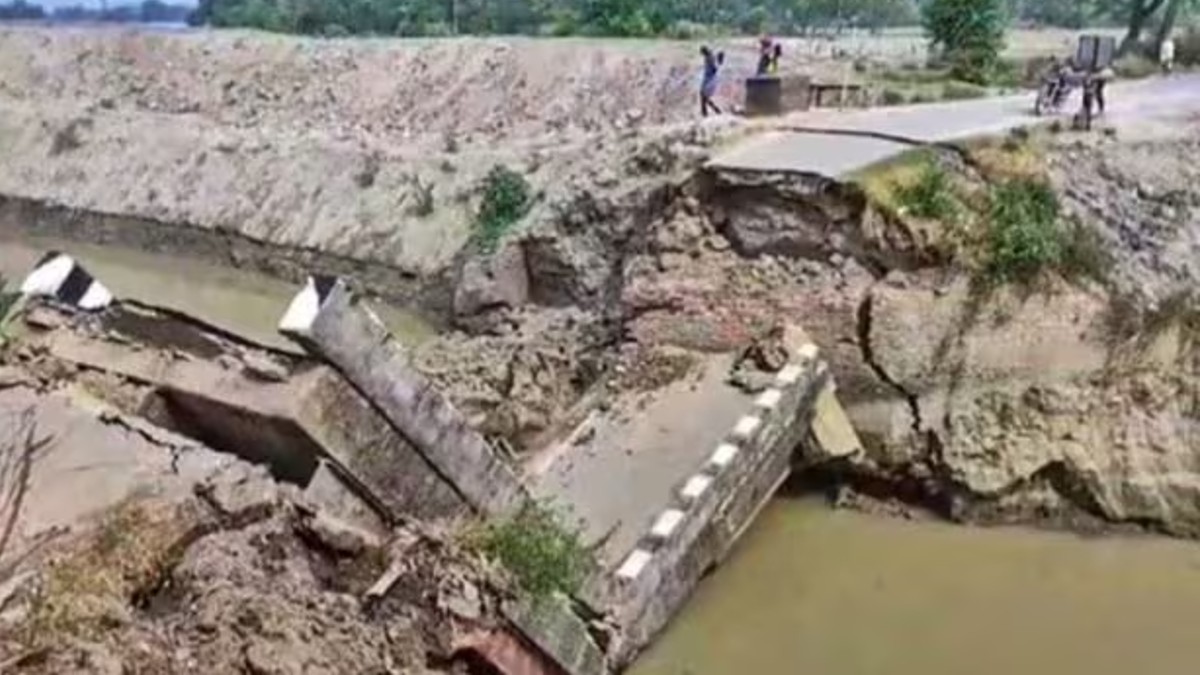 Another Bridge Collapses in Bihar: బీహార్‌లో కూలిన మరో వంతెన, 15 రోజుల్లో 10కు చేరుకున్న మొత్తం కూలిపోయిన బ్రిడ్జిల సంఖ్య