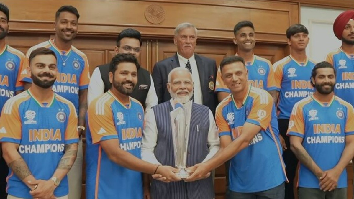 Team India Meets PM Modi: వీడియో ఇదిగో, ప్రధాని మోదీతో భేటీ అయిన టీమిండియా ప్లేయర్లు, రోహిత్ సేనకు అభినందనలు తెలిపిన భారత ప్రధాని