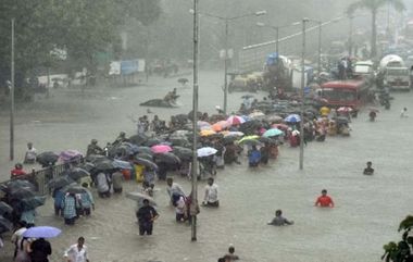 Maharashtra Rain News: భారీ వర్షాలతో ముంబై అతలాకుతలం,నలుగురు మృతి, లోతట్టు ప్రాంతాల్లో భవనాలు సైతం జలమయం,స్కూళ్లు,కాలేజీలకు సెలవులు