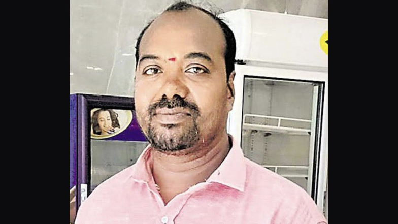 Telangana Shocker: ఫోన్ లో మాట్లాడుతూ నీటిలో పెట్టాల్సిన హీటర్ ను చంకలో పెట్టుకున్న వ్యక్తి.. షాక్ కొట్టి మృతి.. ఖమ్మంలో దారుణం