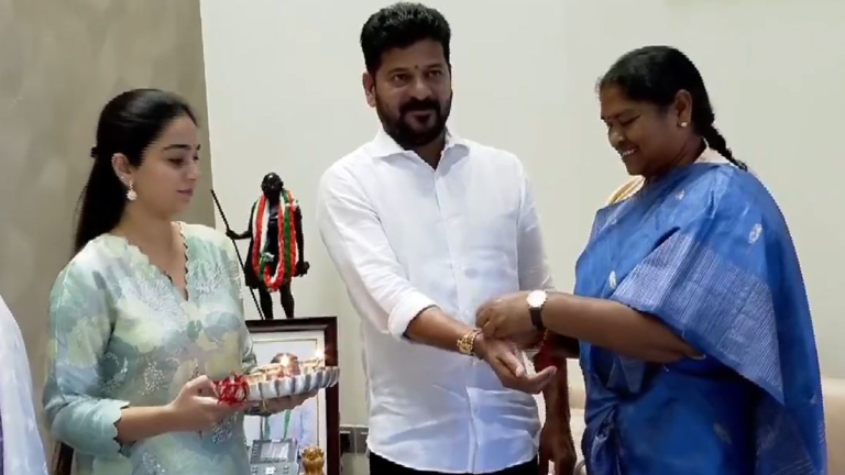 Seethakka Tie Rakhi to CM Revanth: సీఎం రేవంత్ రెడ్డికి రాఖీ కట్టిన మంత్రి సీతక్క తదితరులు (వీడియో వైరల్)