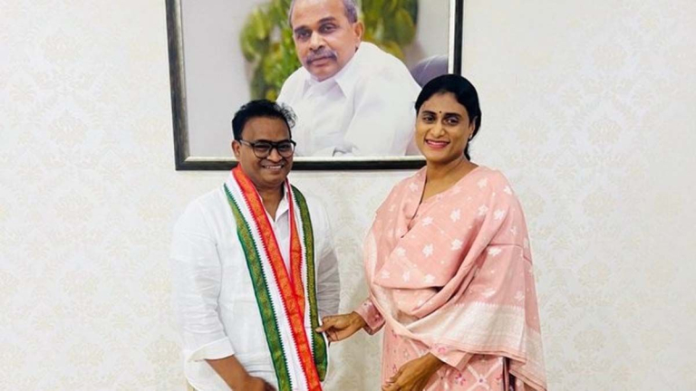 Nutannaidu Joins Congress: కాంగ్రెస్‌లో చేరిన బిగ్ బాస్ ఫేం నూతన్‌ నాయుడు, కండువా కప్పి పార్టీలోకి ఆహ్వానించిన షర్మిల