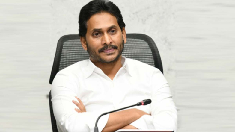 YS Jagan Passport Renewal: భార్య వైఎస్ భారతితో కలిసి పాస్‌ పోర్ట్ రెన్యువల్ చేయించుకున్న మాజీ సీఎం జగన్