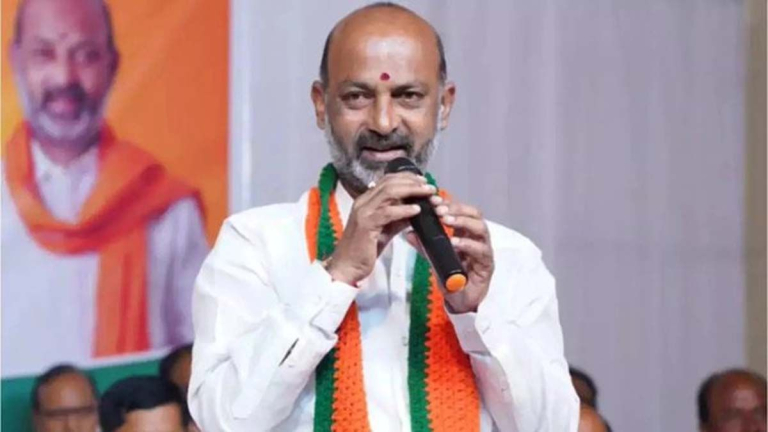 Bandi Sanjay On BRS: కాంగ్రెస్‌లో బీఆర్ఎస్ వీలినమన్న కేంద్రమంత్రి బండి సంజయ్, కేసీఆర్‌కు కాంగ్రెస్ అధ్యక్ష పదవి, కవితకు రాజ్యసభ అని కామెంట్