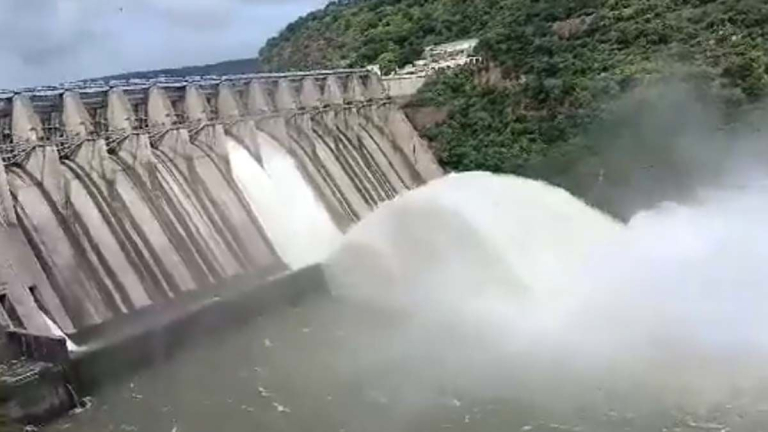 Srisailam Gates Open: కృష్ణమ్మ పరవళ్లు, మళ్లీ తెరుచుకున్న శ్రీశైలం గేట్లు, 2 గేట్లు ఎత్తి నీటిని దిగువకు విడుదల, విద్యుత్ ఉత్పత్తి ప్రారంభం