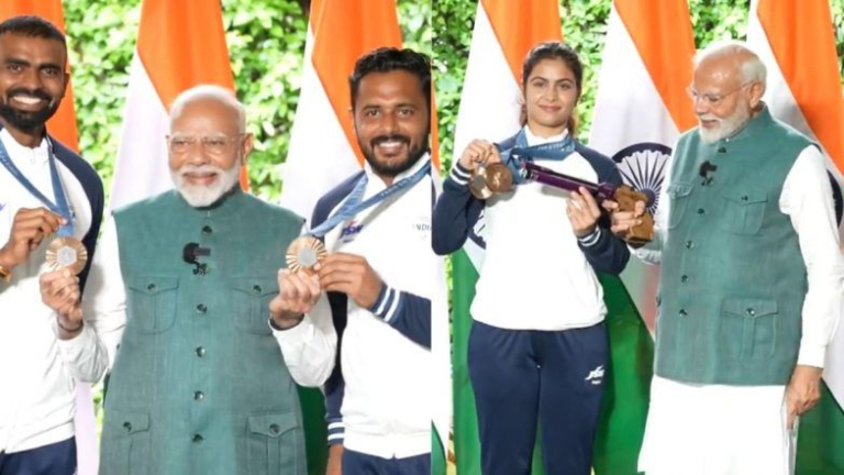 PM Modi Meets Medal Winners: ఒలింపిక్ విజేత‌ల‌ను కలిసిన ప్ర‌ధాని మోదీ వీడియో ఇదిగో, ఇదే పిస్టల్‌తో పతకం తెచ్చానంటూ ప్రధాని మోదీతో మను బాకర్‌ ముచ్చట్లు