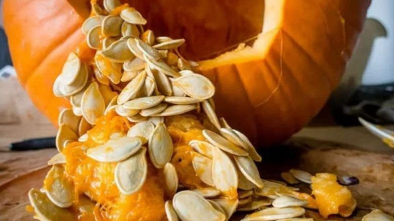 Health Tips: ప్రతిరోజు గుప్పెడు గుమ్మడి గింజలు తీసుకోవడం వల్ల కలిగే ఆరోగ్య ప్రయోజనాలు ఏంటో తెలుసుకుందాం.