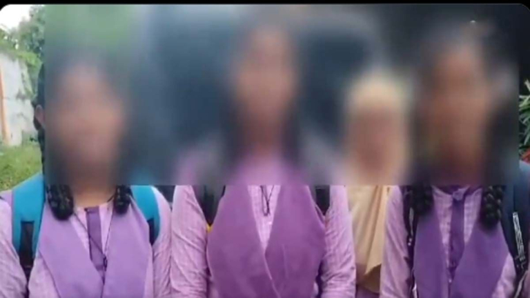 Sexual Harassment Of School Girls: పలాసలో విద్యార్ధినులపై లైంగిక వేధింపులు, ప్రిన్సిపాల్‌కు చెప్పినా పట్టించుకోని వైనం, తల్లిదండ్రుల ఆగ్రహం