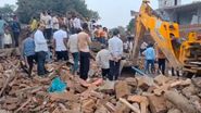 Uttar Pradesh Blast: వీడియో ఇదిగో, బాణాసంచా గోడౌన్‌లో భారీ పేలుడు ధాటికి కుప్పకూలిన ఇళ్లు, నలుగురు మృతి, ఆరుమందికి గాయాలు