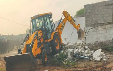 HYDRA Demolitions In Kukatpally: తాత్కాలిక బ్రేక్ తర్వాత మళ్లీ కూల్చివేతలు మొదలెట్టిన హైడ్రా.. కూకట్‌ పల్లి నల్లచెరువుకు తరలిన బుల్డోజర్లు.. నివాస భవనాలను మినహాయించి షెడ్లను కూల్చేస్తున్న అధికారులు.. భారీగా పోలీసుల మోహరింపు (వీడియో)