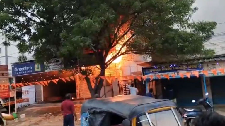 Fire Accident in Jagadgirigutta: జగద్గిరిగుట్టలోని ఉడ్ షాపు గోదాములో అగ్ని ప్రమాదం.. వీడియో ఇదిగో