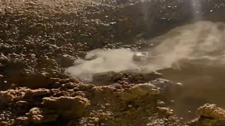 Smokes from Earth: భూమి పొర‌ల్లోంచి ఒక్కసారిగా పొగలు.. ఆందోళనతో పరుగెత్తిన హైదరాబాదీలు.. అసలేం జరిగింది?? ఇదిగో వీడియో!