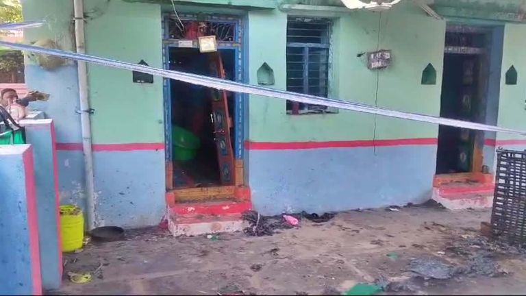 Detonator Blast In Kadapa: కడపలో దారుణం, డిటోనెటర్లు పేలి వీఆర్ఏ నరసింహ మృతి, కేసు నమోదుచేసి దర్యాప్తు చేస్తున్న పోలీసులు