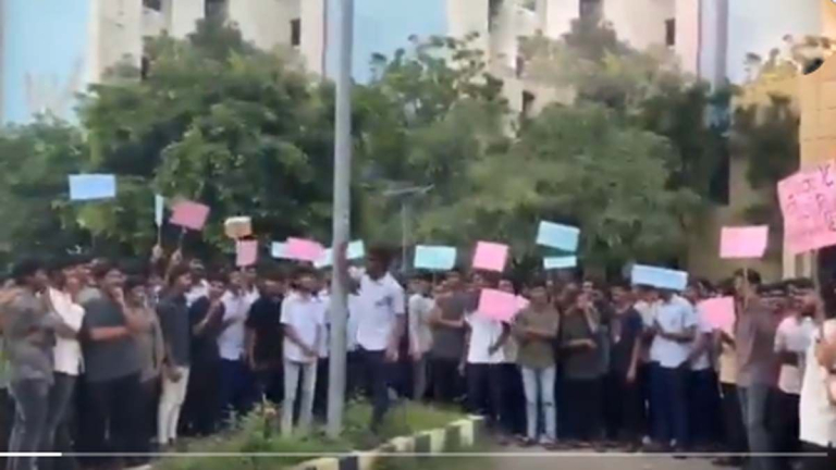 Basara IIIT Students Protest: బాసర ట్రిపుల్ ఐటీలో విద్యార్థుల ఆందోళన, సమస్యలను పరిష్కరించాలని 2 వేల మంది విద్యార్థుల నిరసన