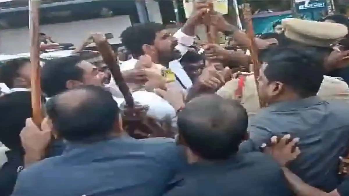 MLA Padi Kaushik Reddy: తనపై హత్యాయత్నం జరిగింది, దాడి చేసిన వారిని విడిచిపెట్టే ప్రసక్తే లేదన్న ఎమ్మెల్యే కౌశిక్ రెడ్డి..వీడియో