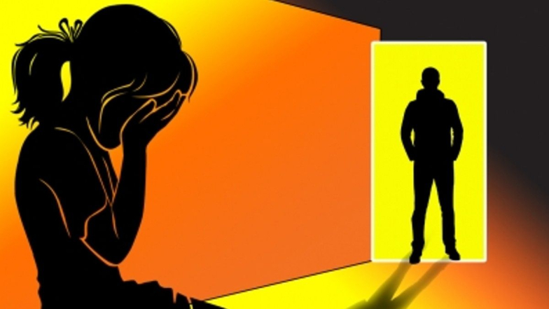 Madhya Pradesh Horror: టీచర్ కాదు కామాంధుడు, అమ్మాయిల జుట్టును అక్కడ కత్తిరిస్తూ లైంగిక వేధింపులు, నన్ను వదిలేయమంటూ ఏడ్చిన విద్యార్థిని, నిందితుడు అరెస్ట్