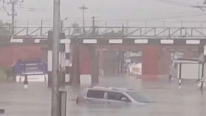 Telangana Rains: భారీ వర్షాలు, రేపు తెలంగాణ వ్యాప్తంగా అన్ని విద్యాసంస్థలకు సెలవు, అవసరమైతే తప్ప ఎవరూ బయటకు రావద్దని హెచ్చరిక