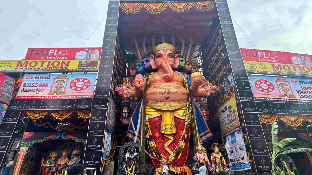 Khairatabad Ganesh: ఖైరతాబాద్ మహాగణనాథుడి దర్శనానికి ఇదే చివరి రోజు..నిమజ్జనానికి ఏర్పాట్లు పూర్తి, భారీగా తరలివచ్చిన భక్తులు