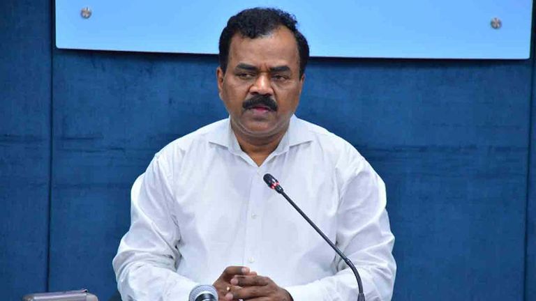 Dana Kishore: ప్రభుత్వంపై ఆరోపణలు సరికాదు...పేదలను ఆదుకుంటామన్న మూసీ రివర్ ఫ్రంట్ డెవెలప్‌మెంట్ కార్పోరేషన్ ఎండీ దాన కిషోర్