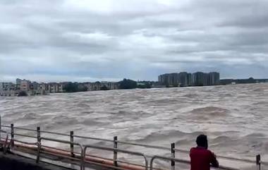 Munneru River Floods Video: వీడియో ఇదిగో, ప్రమాదకరంగా ప్రవహిస్తోన్న మున్నేరు వాగు, ముంపులో చిక్కుకున్న పలు కాలనీలు, బాధితులు ఇంటిపైకి ఎక్కి సాయం కోసం ఎదురుచూపు