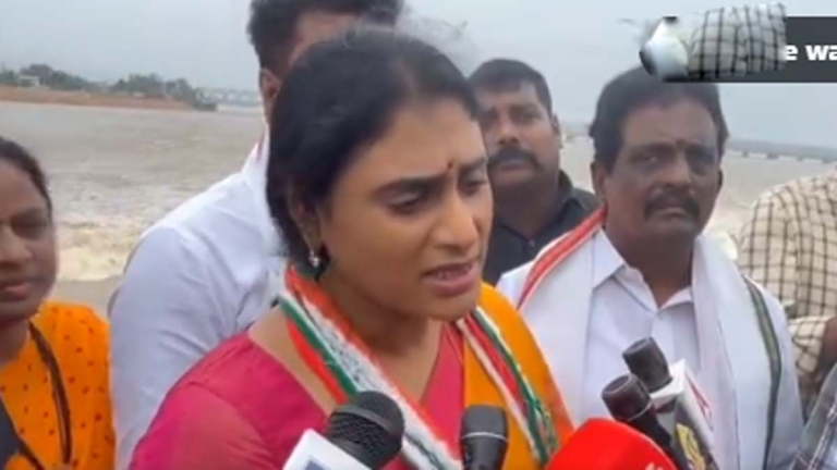 YS Sharmila On Rainy Season: వర్షాకాలానికి సరికొత్త అర్ధం చెప్పిన వైఎస్ షర్మిల, రైనీ సీజన్ అంటే షర్మిల ఏం చెప్పిందో తెలుసా?, అందుకే నెటిజన్లు ట్రోల్ చేస్తున్నారా!