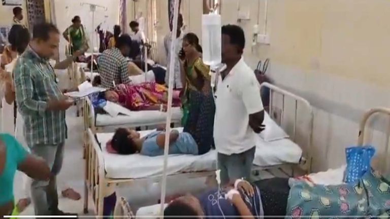 Food Poison At Hostel: ఏపీలో ఎస్సీ బాలికల హాస్టల్లో విద్యార్థులకు అస్వస్థత, చికెన్ తిని అస్వస్థతకు గురైన విద్యార్థినులు..వీడియో