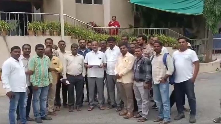 Telangana Arogya Mithras Strike: తెలంగాణలో సమ్మెకు దిగిన ఆరోగ్య మిత్ర సిబ్బంది, డేటా ప్రాసెసింగ్ ఆఫీసర్లుగా గుర్తించాలని డిమాండ్