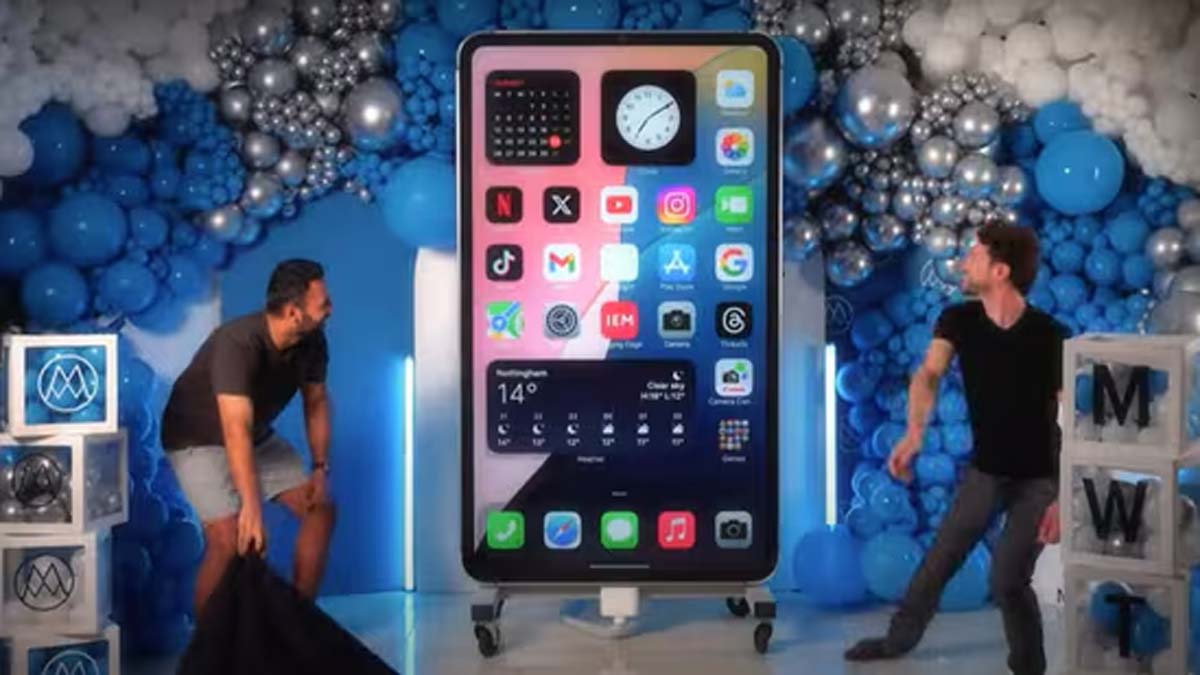 World's Largest iPhone: ప్రపంచంలోనే అతిపెద్ద ఐఫోన్, 6 అడుగుల ఐఫోన్‌ని చూశారా..ఆపరేటింగ్ వీడియో వైరల్