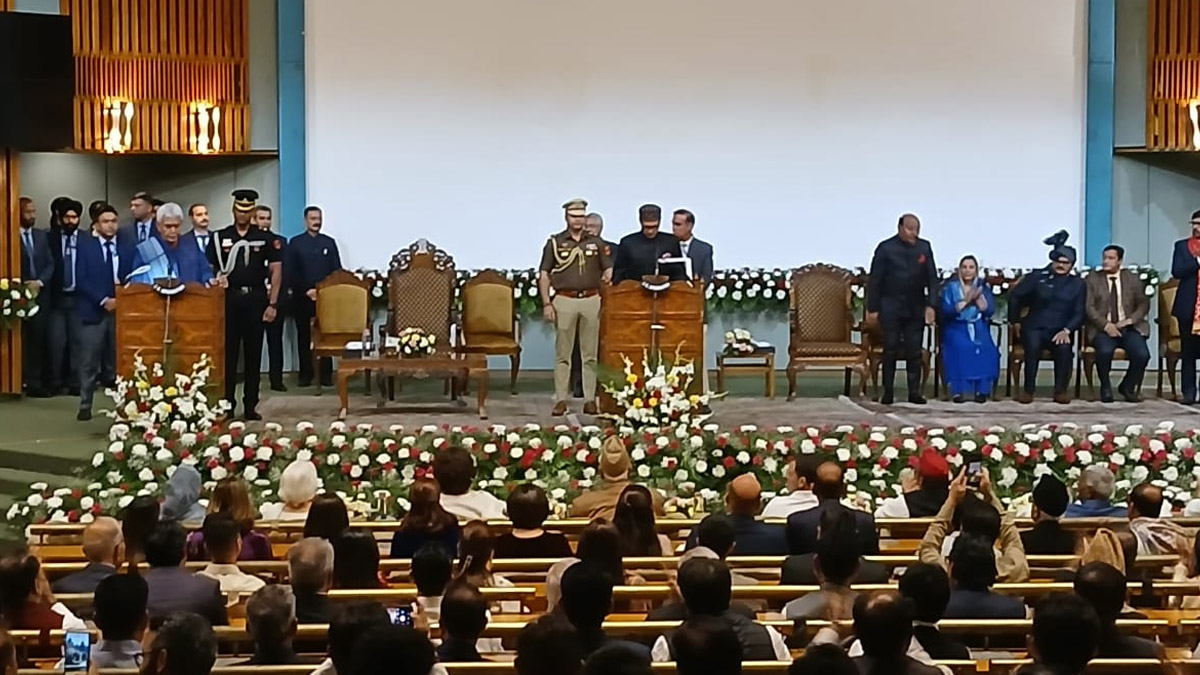 Omar Abdullah Takes Oath as J&K CM: జ‌మ్మూకశ్మీర్ ముఖ్య‌మంత్రిగా ఒమర్ అబ్దుల్లా ప్రమాణ స్వీకారం, కేంద్రపాలిత ప్రాంతానికి తొలి సీఎంగా ఒమర్