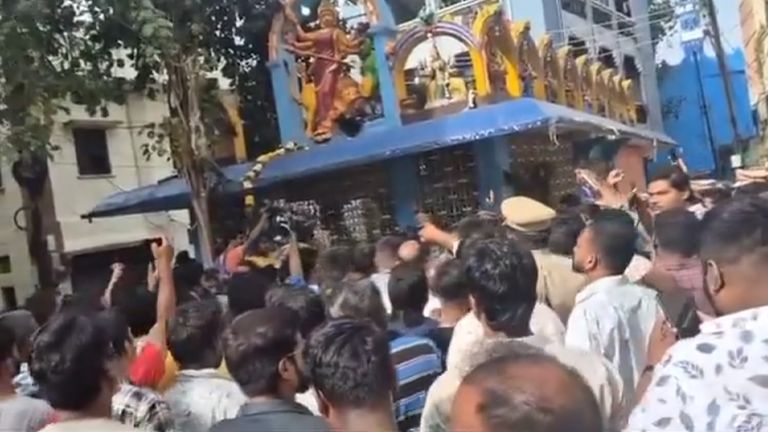 Muthyalamma Idol Vandalized: సికింద్రాబాద్ లోని ముత్యాలమ్మ విగ్రహాన్ని ధ్వంసం చేసిన గుర్తు తెలియని వ్యక్తులు.. ఉద్రిక్తత (వీడియో)