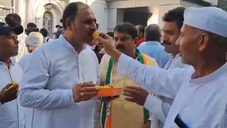 Congress Celebrations: హర్యానా, జమ్ముకశ్మీర్ అసెంబ్లీ ఎన్నికల ఫలితాల్లో కాంగ్రెస్ ముందంజ.. ఢిల్లీలోని ఏఐసీసీ కార్యాలయం వద్ద స్వీట్లు పంచుకుంటూ సంబరాలు చేసుకున్న కాంగ్రెస్ శ్రేణులు (వీడియో)