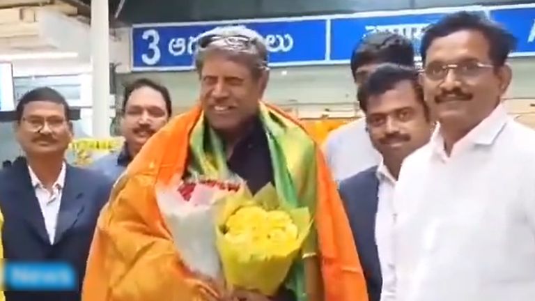 Kapil Dev: సీఏం చంద్రబాబుతో భేటీ కోసం విజయవాడ చేరుకున్న టీమిండియా మాజీ కెప్టెన్ కపిల్ దేవ్, రాష్ట్రంలో గోల్ఫ్ కోర్ట్ ఏర్పాటుపై ముఖ్యమంత్రితో చర్చించే అవకాశం