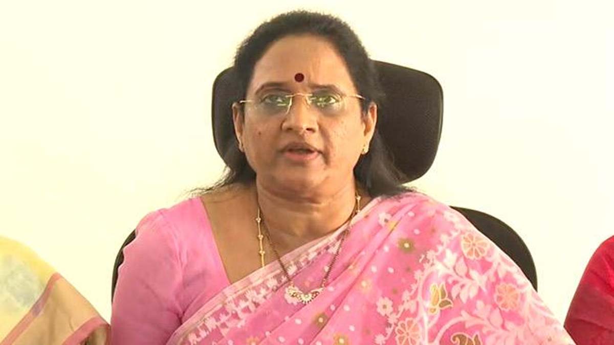 Vasireddy Padma Resigns YSRCP: వైసీపీకి వాసిరెడ్డి పద్మ రాజీనామా, జగన్‌పై తీవ్ర విమర్శలు, రాజకీయ పార్టీ వ్యాపార కంపెనీ కాదు అని మండిపాటు