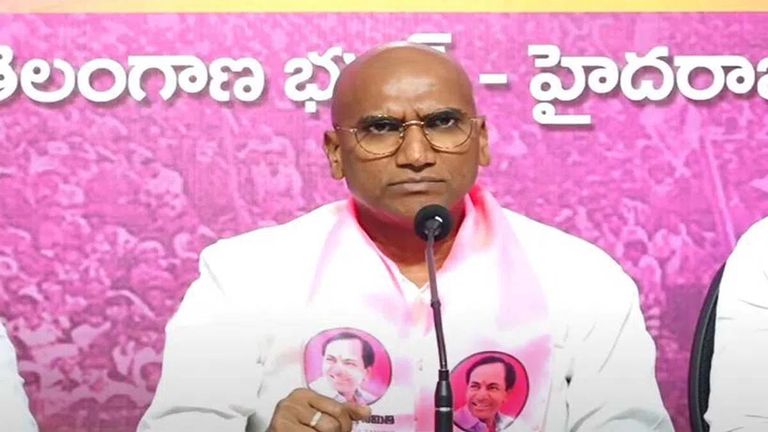 RS Praveen Kumar: భార్యలు ఆందోళన చేస్తే కానిస్టేబుల్‌లను సస్పెండ్ చేస్తారా?, ప్రపంచంలో ఎక్కడైనా ఇలా జరుగుతుందా..సస్పెండ్ చేసిన కానిస్టేబుళ్లను డ్యూటీలోకి తీసుకోవాలని ఆర్‌ఎస్ ప్రవీణ్ కుమార్ డిమాండ్