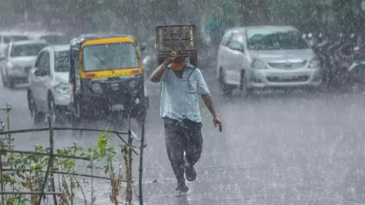 AP Rain Alert: బిగ్ అలర్ట్, బంగాళాఖాతంలో బలహీనపడిన అల్పపీడనం, ఏపీలో పలు జిల్లాల్లో మోస్తరు నుంచి భారీ వర్షాలు కురిసే అవకాశం