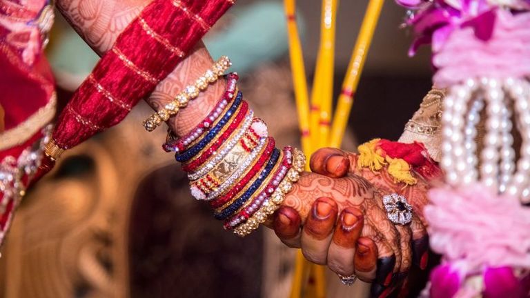 Marriage Fraud in Hathras: సీఎం వివాహ యోజన పథకం కింద డబ్బులు పొందేందుకు అన్నా చెల్లెలు సరికొత్త స్కెచ్, పెళ్లి చేసుకున్నట్లుగా నటించి ప్రభుత్వాన్ని బురిడీ..