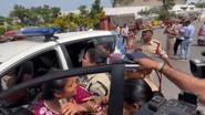 Telangana Constable Wifes Protest: సచివాలయం ముట్టడికి  కానిస్టేబుళ్ల భార్యల ప్రయత్నం, అరెస్ట్ చేసి పోలీస్ స్టేషన్‌కు తరలింపు...వీడియో ఇదిగో