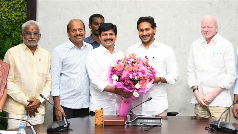 YSRCP: జగన్ అధ్యక్షతన ముగిసిన వైసీపీ పార్లమెంటరీ సమావేశం, త్వరలో జరగబోయే పార్లమెంట్ సమావేశాల్లో చర్చించాల్సిన అంశాలపై దిశానిర్దేశం