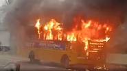 Fire Accident in Bus: నర్సింగ్ కళాశాల విద్యార్ధులకు తప్పిన పెను ప్రమాదం.. కళాశాల బస్సు దగ్ధం.. బాపట్ల జిల్లా చెరుకుపల్లి మండలం గూడవల్లి వద్ద ఘటన (వీడియో)