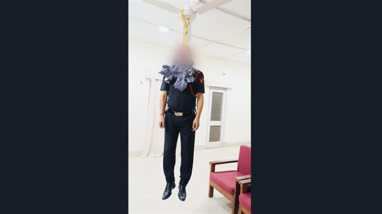 Lieutenant Colonel Suicide: యూపీలో లెఫ్టినెంట్ కల్నల్ ఆత్మహత్య, ఇంటిలో ఫ్యాన్‌కు వేలాడుతూ ఆనుమానాస్పదంగా కనిపించిన జవాన్