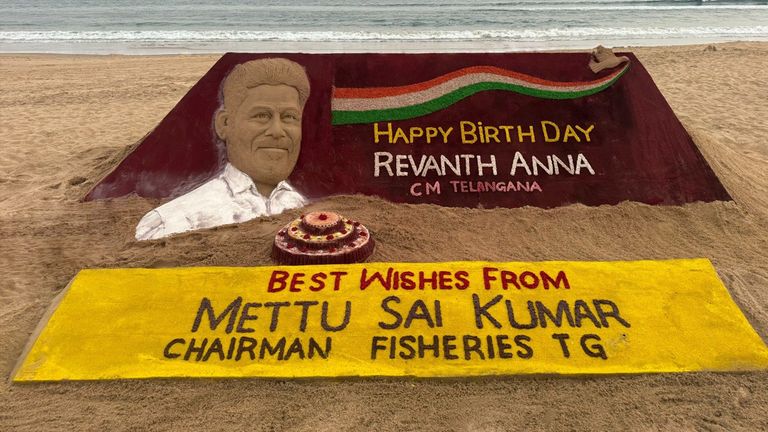 CM Revanth Reddy Sand Art In Puri Beach: పూరీ బీచ్‌లో సీఎం రేవంత్ రెడ్డి సైకత శిల్పం, రేవంత్ బర్త్ డే సందర్భంగా అభిమానాన్ని చాటుకున్న మెట్టు సాయి కుమార్..