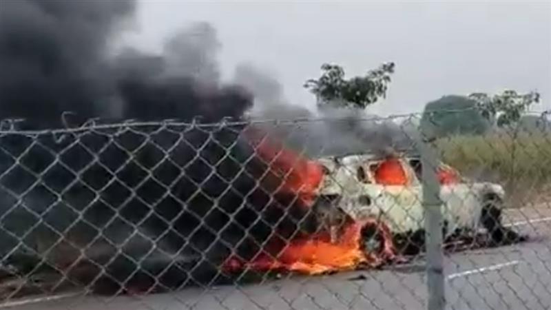 Car Catches Fire Video: వీడియో ఇదిగో, కామారెడ్డిలో నడిరోడ్డు మీద కారులో అకస్మాత్తుగా మంటలు, బయటకు దూకి ప్రాణాలు కాపాడుకున్న ప్రయాణికులు