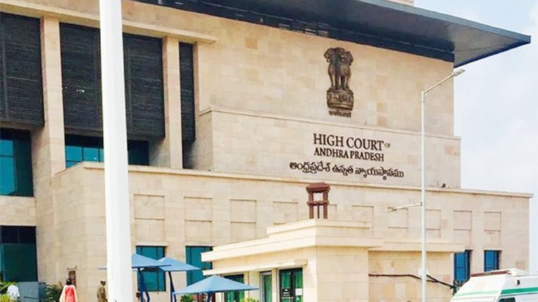 AP High Court: ఏపీ హైకోర్టు సంచలన వ్యాఖ్యలు, ట్రాఫిక్ ఛలాన్ కట్టకపోతే విద్యుత్, నీటి సరఫరా నిలిపివేయాలని ఆదేశాలు..పోలీసు అధికారుల తీరుపై ఫైర్